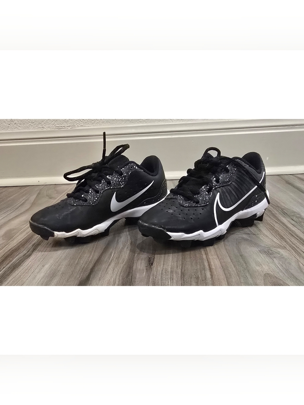 Nike Youth Football Cleats Black White Molded Cleats Size 2.5Y DJ6525-004